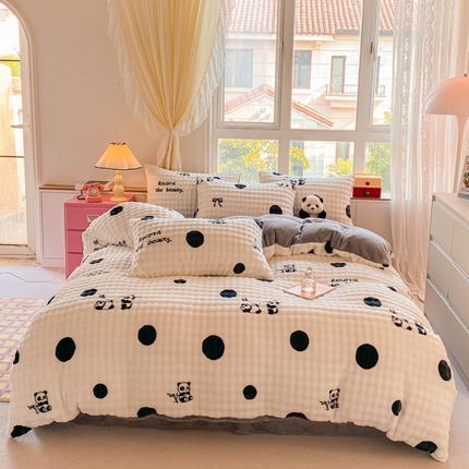 91家纺网 家纺一手货源 找家纺 斯卡诺家纺 2025新款小清新加厚高克重牛奶绒泡泡四件套网红直播爆款 圆点熊猫