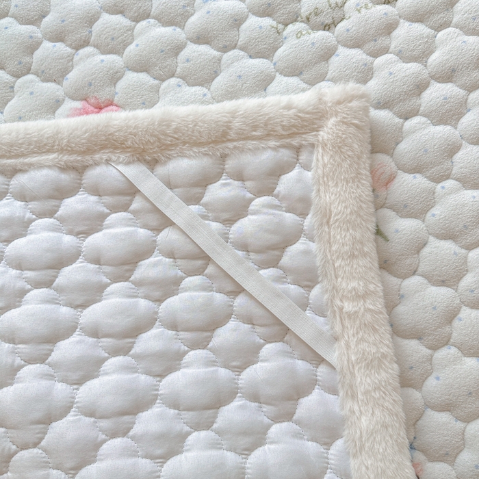 91家纺网 家纺一手货源 找家纺 慕尚家纺 2025牛奶绒床盖床褥被套三件套四件套 床垫-鲜花小兔