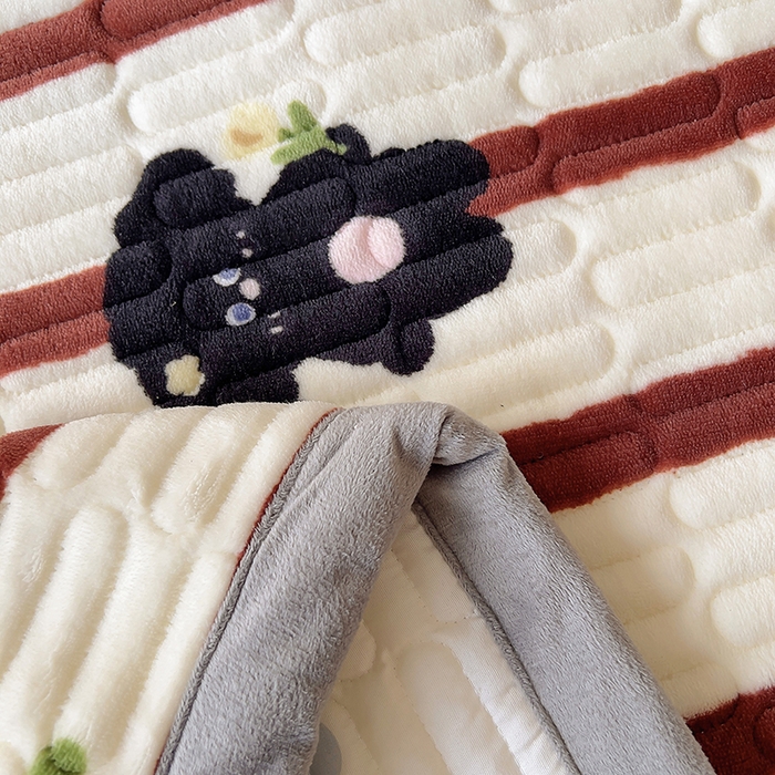 91家纺网 家纺一手货源 找家纺 美梦家纺 2024新款牛奶绒简单款夹棉床盖三件套 哈基米红