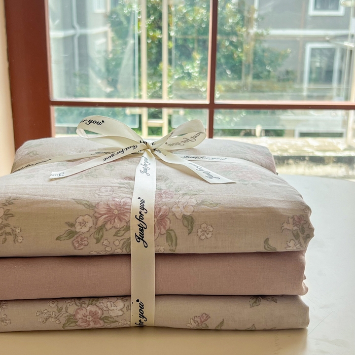 91家纺网 家纺一手货源 找家纺 一比一家纺 2025新款全棉母婴级抗菌有氧全棉双层纱亲肤全棉小清新印花三件套四件套 莱茵茶桂