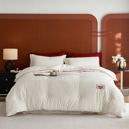 91家纺网 家纺一手货源 找家纺 （总）莱宁被业 2024新款A类全棉樱桃刺绣大豆被春秋被加厚柔软冬被