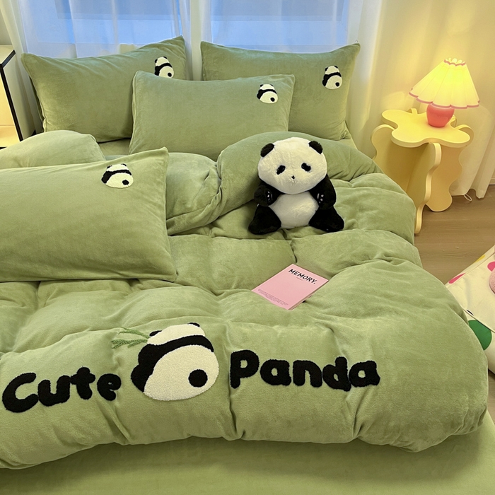 91家纺网 家纺一手货源 找家纺 葡萄家 2024新款卡通牛奶绒毛巾绣可爱熊猫保暖四件套提供买家秀 萌宝牛奶绒-绿