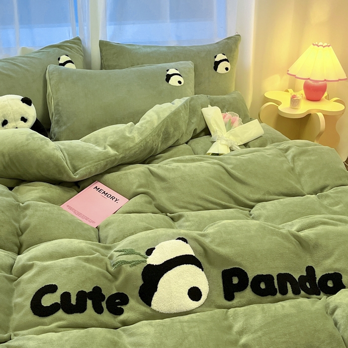 91家纺网 家纺一手货源 找家纺 葡萄家 2024新款卡通牛奶绒毛巾绣可爱熊猫保暖四件套提供买家秀 萌宝牛奶绒-绿