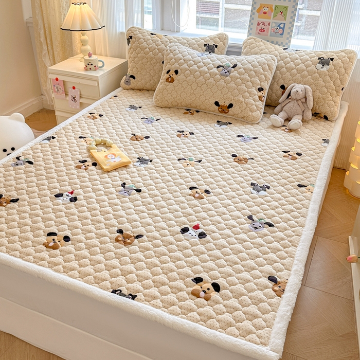 91家纺网 家纺一手货源 找家纺 慕尚家纺 2025牛奶绒床盖床褥被套三件套四件套 床垫-开心狗