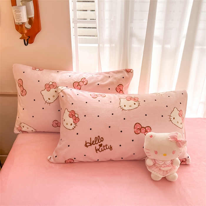 91家纺网 家纺一手货源 找家纺 星座家纺 2025新款三丽鸥小版牛奶绒四件套 蝴蝶结KT猫粉