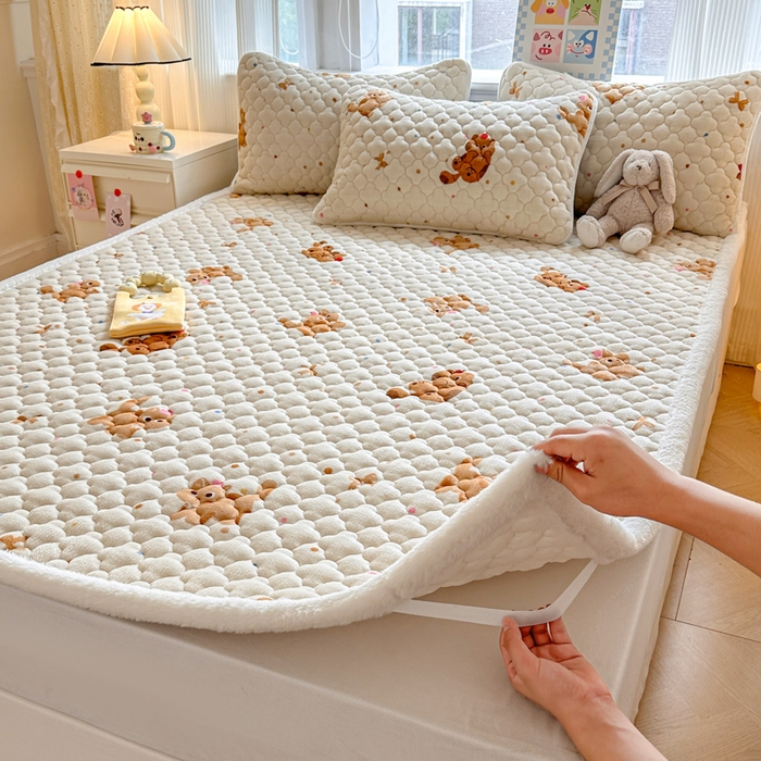 91家纺网 家纺一手货源 找家纺 慕尚家纺 2025牛奶绒床盖床褥被套三件套四件套 床垫-奇妙猫