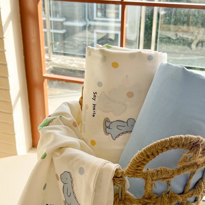 91家纺网 家纺一手货源 找家纺 一比一家纺 2025新款全棉母婴级抗菌有氧全棉双层纱亲肤全棉小清新印花三件套四件套 恐龙派对