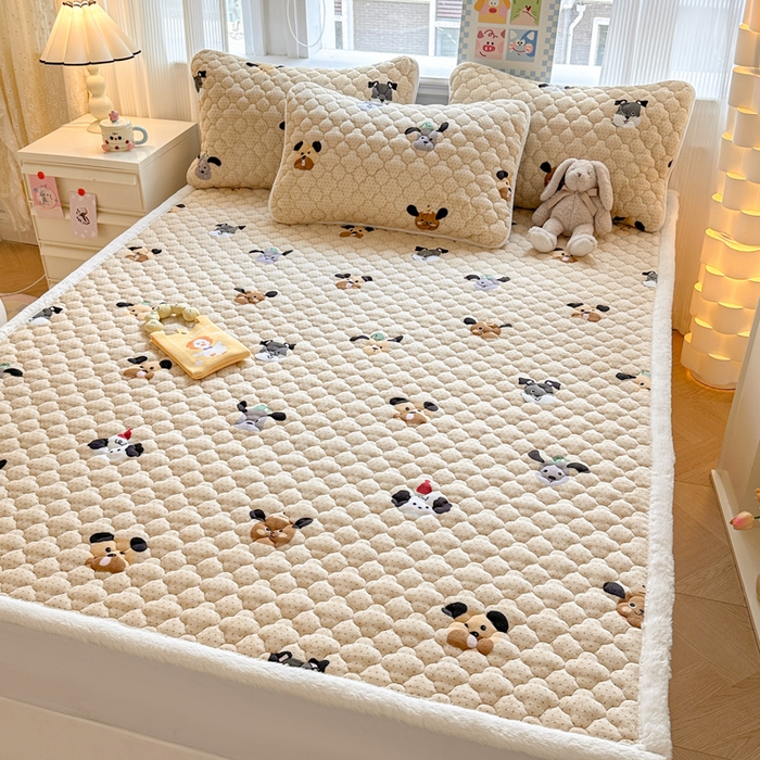 91家纺网 家纺一手货源 找家纺 慕尚家纺 2025牛奶绒床盖床褥被套三件套四件套 床垫-开心狗