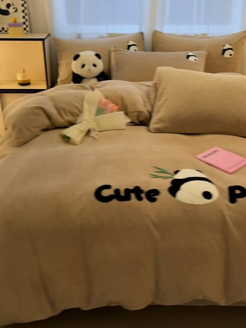91家纺网 家纺一手货源 找家纺 葡萄家 2024新款卡通牛奶绒毛巾绣可爱熊猫保暖四件套提供买家秀 萌宝牛奶绒-咖