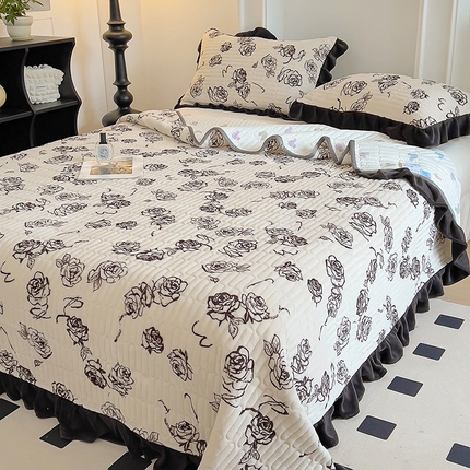 （总）美梦家纺 2024新款牛奶绒花边款夹棉床盖三件套