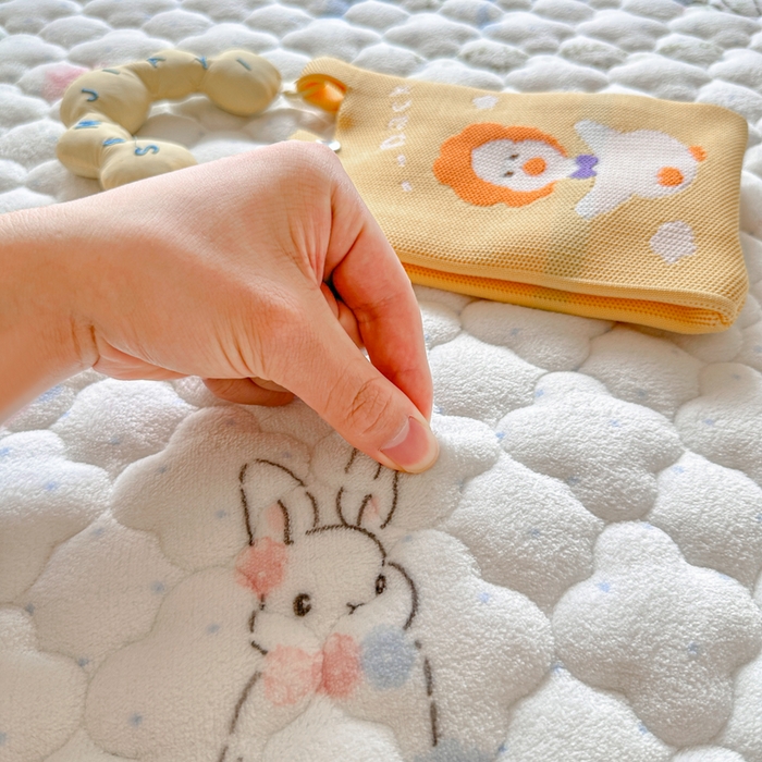 91家纺网 家纺一手货源 找家纺 慕尚家纺 2025牛奶绒床盖床褥被套三件套四件套 床垫-鲜花小兔