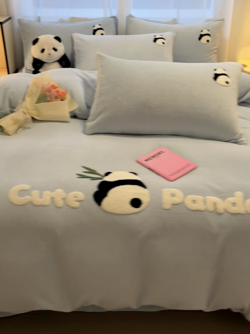 91家纺网 家纺一手货源 找家纺 葡萄家 2024新款卡通牛奶绒毛巾绣可爱熊猫保暖四件套提供买家秀 萌宝牛奶绒-蓝