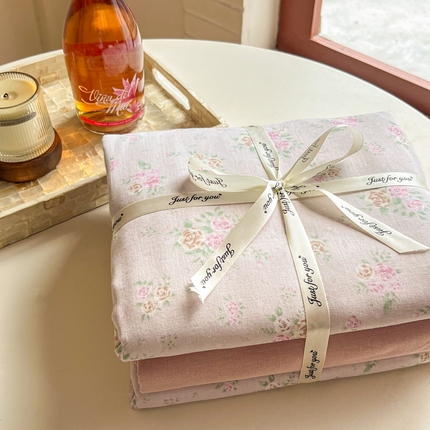 91家纺网 家纺一手货源 找家纺 一比一家纺 2026新款全棉母婴级抗菌有氧全棉双层纱亲肤全棉小清新印花三件套四件套 半岛红茶