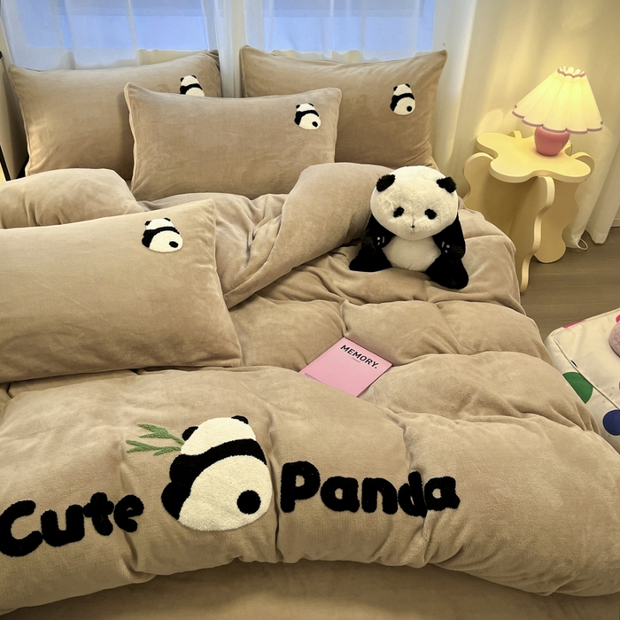 91家纺网 家纺一手货源 找家纺 葡萄家 2024新款卡通牛奶绒毛巾绣可爱熊猫保暖四件套提供买家秀 萌宝牛奶绒-咖