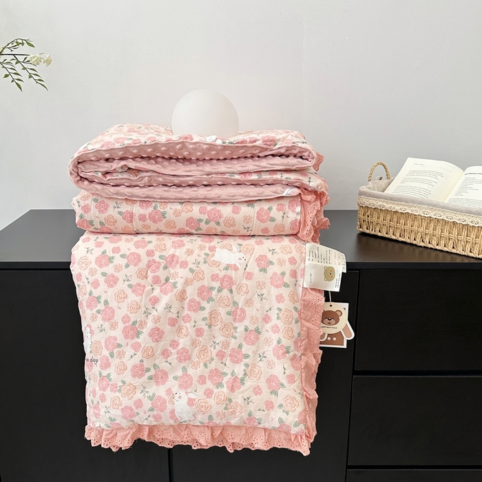 91家纺网 家纺一手货源 找家纺 佰织鑫家居 2024新款全棉法式花边懒人豆豆被 爱情故事