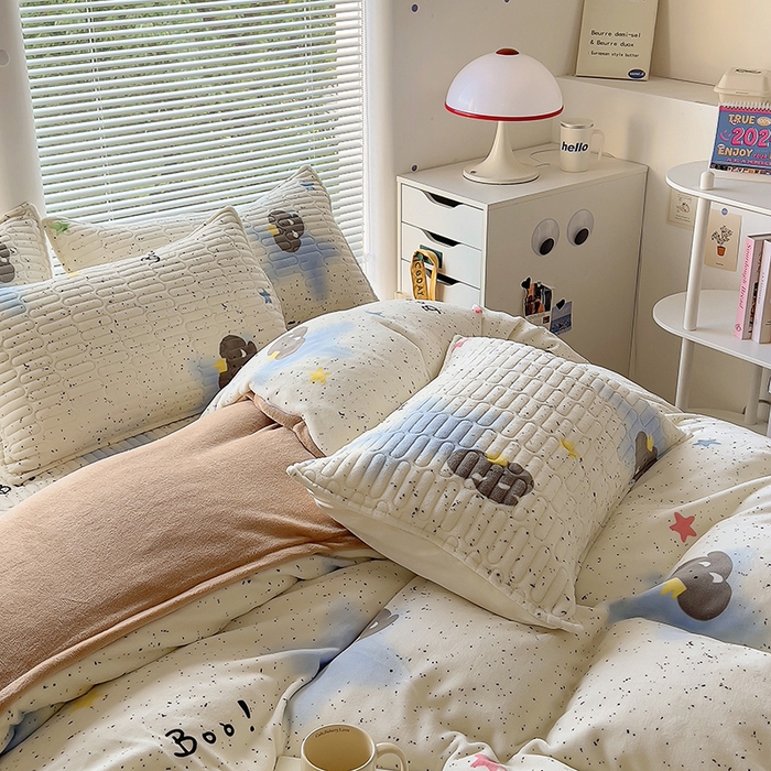 91家纺网 家纺一手货源 找家纺 美梦家纺 2024新款牛奶绒简单款夹棉床盖四件套 象先生蓝