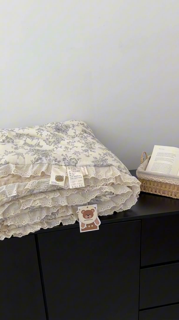 91家纺网 家纺一手货源 找家纺 佰织鑫家居 2024新款全棉法式花边懒人豆豆被 赫本