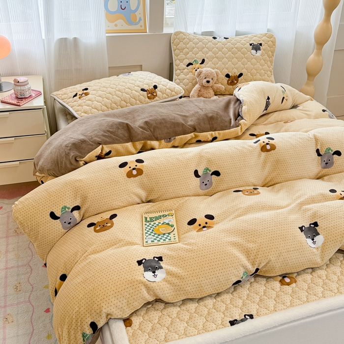 91家纺网 家纺一手货源 找家纺 慕尚家纺 2025牛奶绒床盖床褥被套三件套四件套 床垫-开心狗