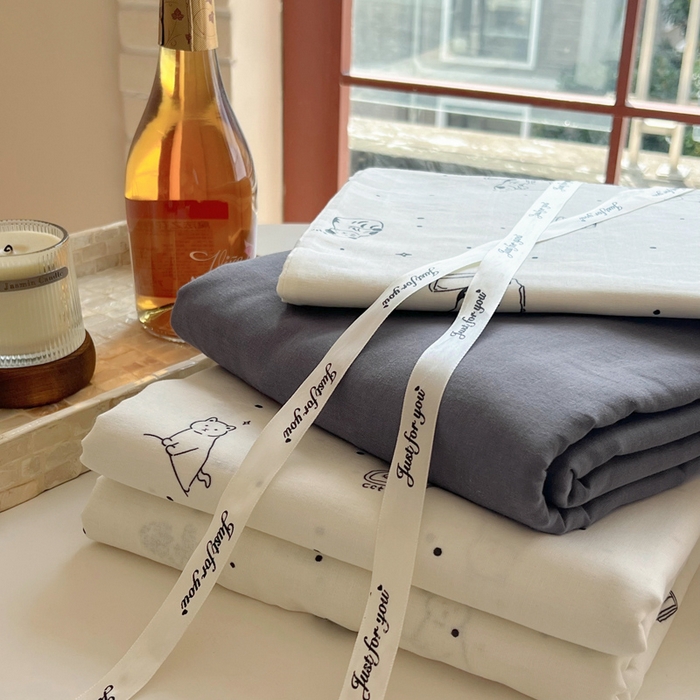 91家纺网 家纺一手货源 找家纺 一比一家纺 2025新款全棉母婴级抗菌有氧全棉双层纱亲肤全棉小清新印花三件套四件套 幻想猫