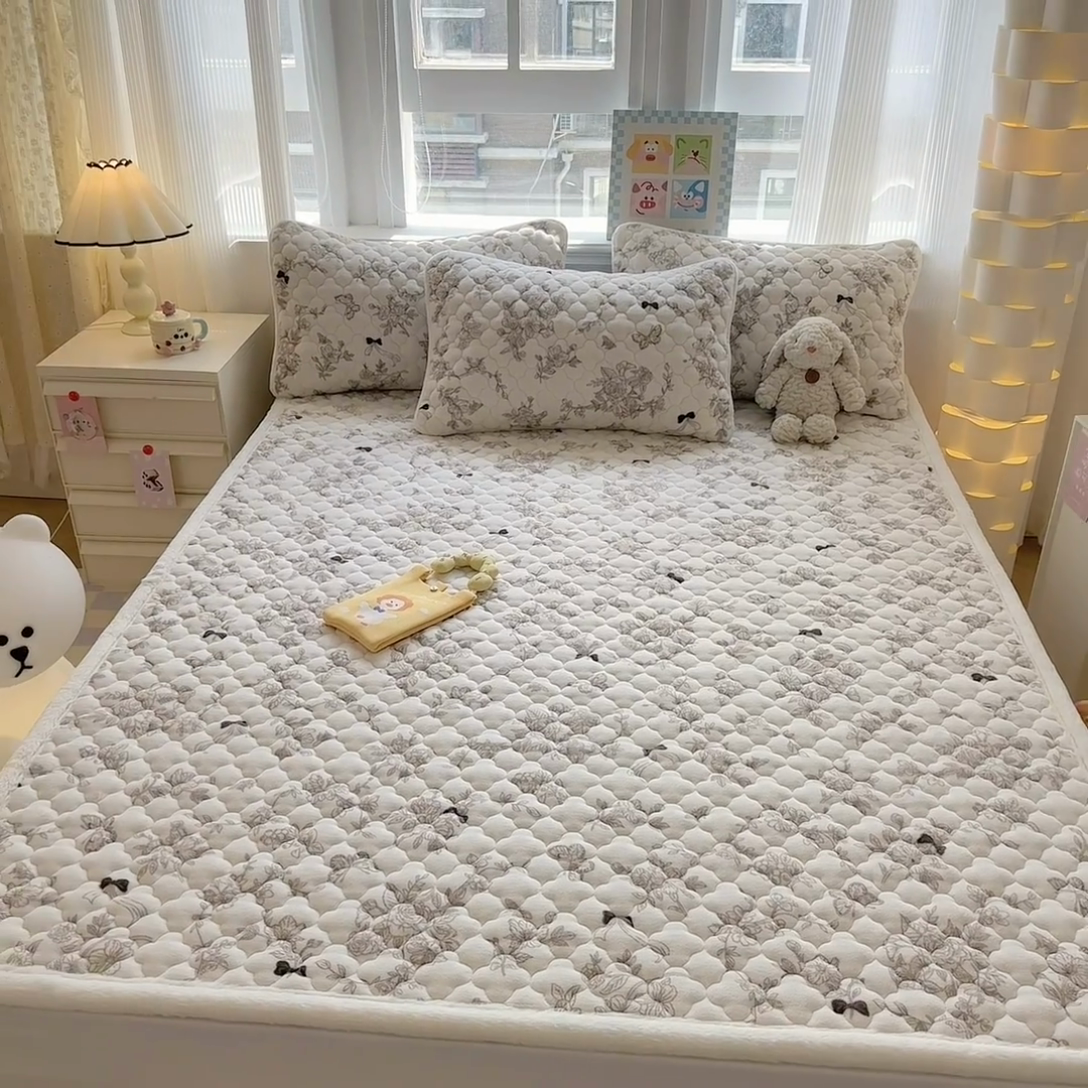 91家纺网 家纺一手货源 找家纺 慕尚家纺 2025牛奶绒床盖床褥被套三件套四件套 床垫-丽娜