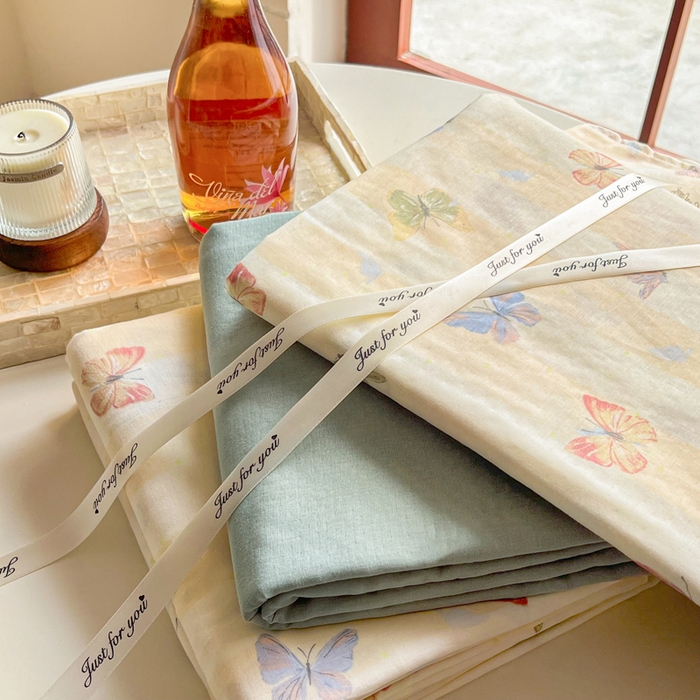 91家纺网 家纺一手货源 找家纺 一比一家纺 2025新款全棉母婴级抗菌有氧全棉双层纱亲肤全棉小清新印花三件套四件套 蝶舞