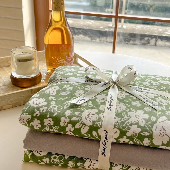 91家纺网 家纺一手货源 找家纺 一比一家纺 2025新款全棉母婴级抗菌有氧全棉双层纱亲肤全棉小清新印花三件套四件套 木槿花-绿