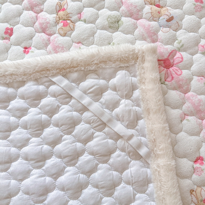 91家纺网 家纺一手货源 找家纺 慕尚家纺 2025牛奶绒床盖床褥被套三件套四件套 床垫-蝴蝶小兔