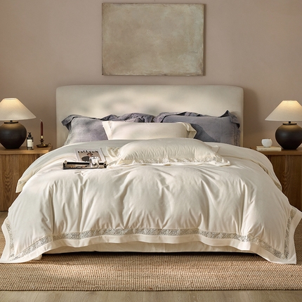 91家纺网 家纺一手货源 找家纺 （总）淼铭家纺 2025新款A类高克重婴肤绒镂空工艺四件套-曼柔系列