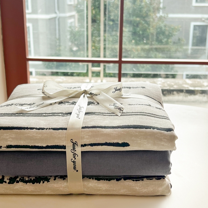 91家纺网 家纺一手货源 找家纺 一比一家纺 2025新款全棉母婴级抗菌有氧全棉双层纱亲肤全棉小清新印花三件套四件套 凯伦