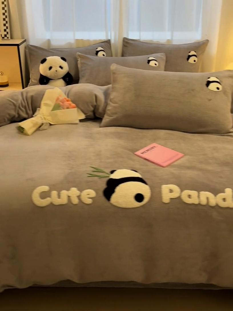 91家纺网 家纺一手货源 找家纺 葡萄家 2024新款卡通牛奶绒毛巾绣可爱熊猫保暖四件套提供买家秀 萌宝牛奶绒-灰