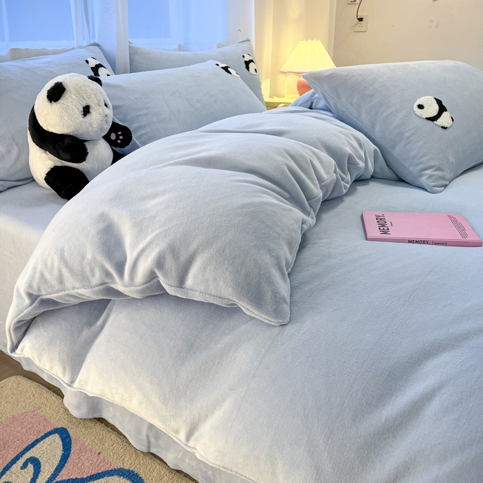 91家纺网 家纺一手货源 找家纺 葡萄家 2024新款卡通牛奶绒毛巾绣可爱熊猫保暖四件套提供买家秀 萌宝牛奶绒-蓝