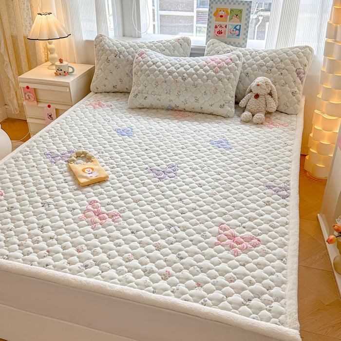 91家纺网 家纺一手货源 找家纺 慕尚家纺 2025牛奶绒床盖床褥被套三件套四件套 床垫-蝴蝶花