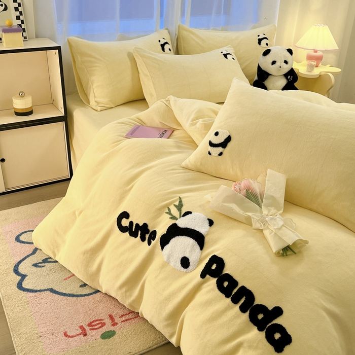 91家纺网 家纺一手货源 找家纺 葡萄家 2024新款卡通牛奶绒毛巾绣可爱熊猫保暖四件套提供买家秀 萌宝牛奶绒-黄