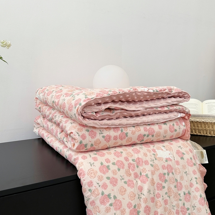 91家纺网 家纺一手货源 找家纺 佰织鑫家居 2024新款全棉法式花边懒人豆豆被 爱情故事