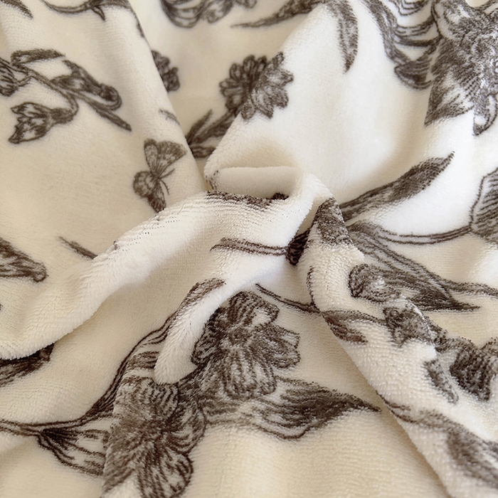 91家纺网 家纺一手货源 找家纺 美梦家纺 2024新款牛奶绒花边款夹棉床盖三件套 花边-艾瑞灰