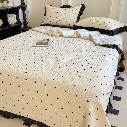 美梦家纺 2024新款牛奶绒花边款夹棉床盖三件套 花边-波点米