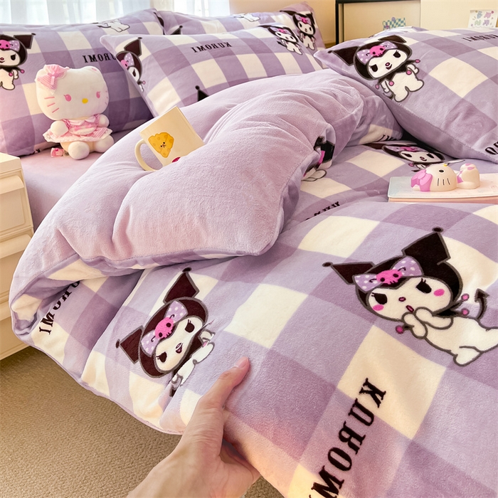 91家纺网 家纺一手货源 找家纺 星座家纺 2025新款三丽鸥小版牛奶绒四件套 格子库洛米