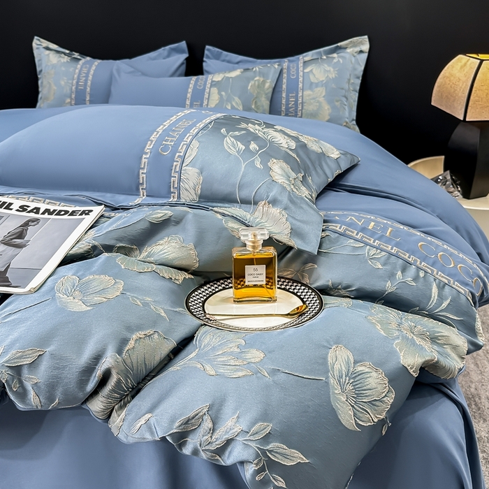 91家纺网 家纺一手货源 找家纺 宅家居 2024新款轻奢拼接亲肤精梳棉磨毛浮雕刺绣四件套-珍妮花房 珍妮花房-宾利蓝