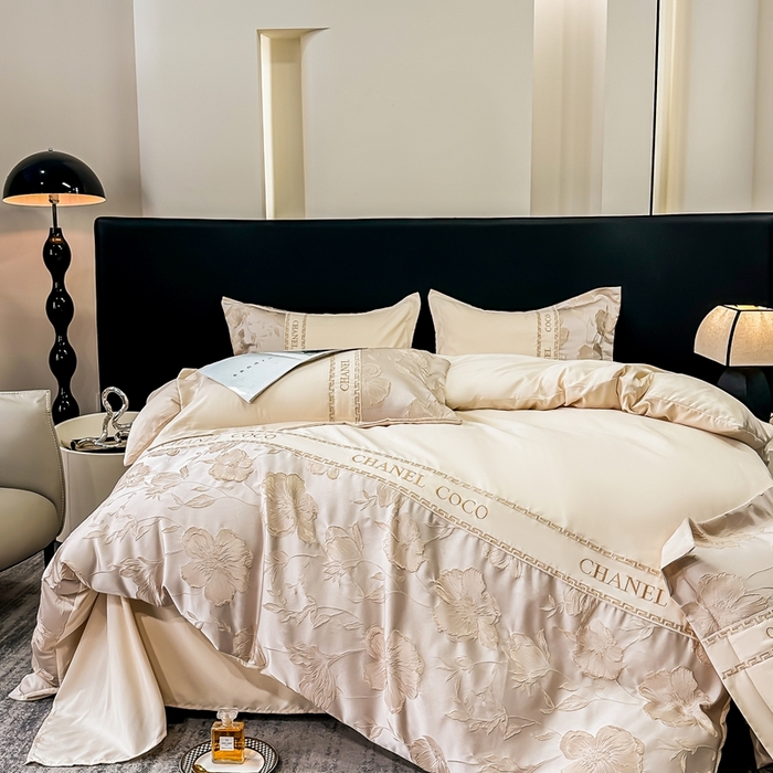 91家纺网 家纺一手货源 找家纺 宅家居 2024新款轻奢拼接亲肤精梳棉磨毛浮雕刺绣四件套-珍妮花房 珍妮花房-香槟金