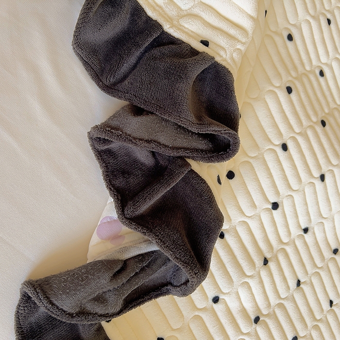 91家纺网 家纺一手货源 找家纺 美梦家纺 2024新款牛奶绒花边款夹棉床盖三件套 花边-波点米