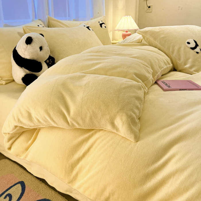 91家纺网 家纺一手货源 找家纺 葡萄家 2024新款卡通牛奶绒毛巾绣可爱熊猫保暖四件套提供买家秀 萌宝牛奶绒-黄