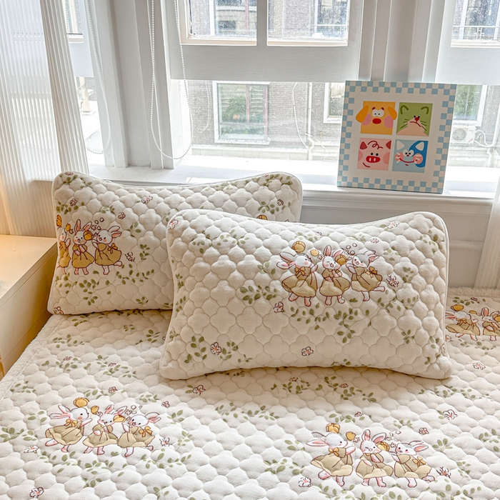 91家纺网 家纺一手货源 找家纺 慕尚家纺 2025牛奶绒床盖床褥被套三件套四件套 床垫-花园兔