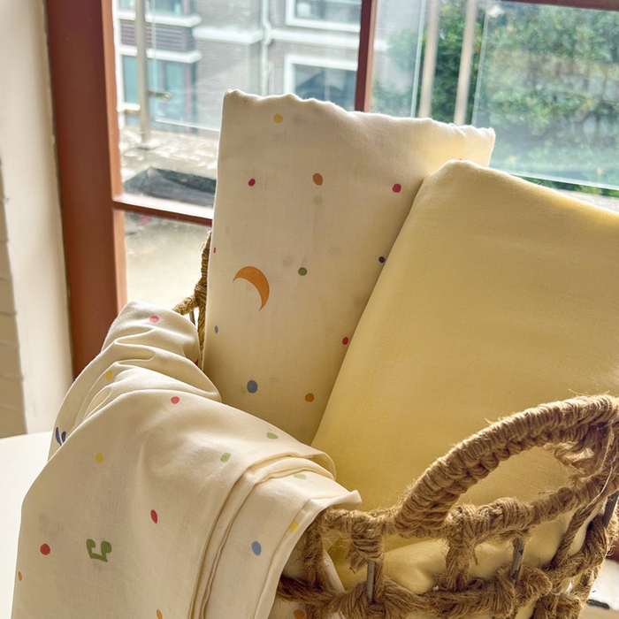 91家纺网 家纺一手货源 找家纺 一比一家纺 2025新款全棉母婴级抗菌有氧全棉双层纱亲肤全棉小清新印花三件套四件套 奶油派