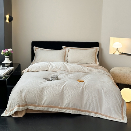 91家纺网 家纺一手货源 找家纺 （总）可恩欣 2025新款牛奶绒雕花宽边双拼色四件套-风格二