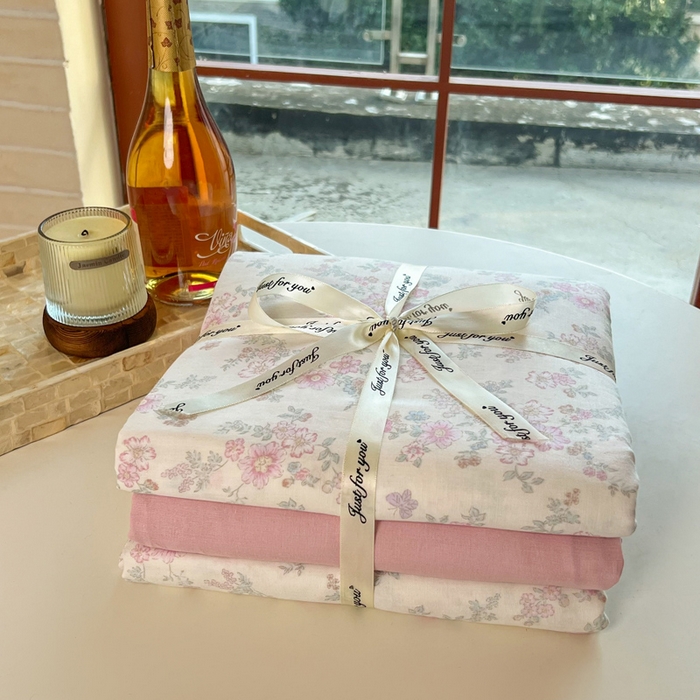 91家纺网 家纺一手货源 找家纺 一比一家纺 2025新款全棉母婴级抗菌有氧全棉双层纱亲肤全棉小清新印花三件套四件套 罗拉小姐