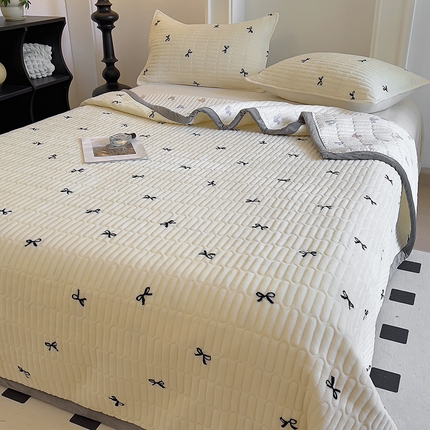 美梦家纺 2024新款牛奶绒简单款夹棉床盖三件套 蝴蝶结
