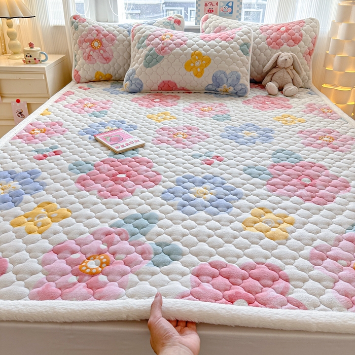 91家纺网 家纺一手货源 找家纺 慕尚家纺 2025牛奶绒床盖床褥被套三件套四件套 床垫-菲娜