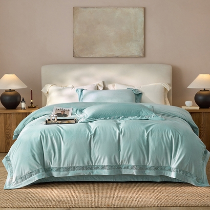 91家纺网 家纺一手货源 找家纺 淼铭家纺 2025新款A类高克重婴肤绒镂空工艺四件套-曼柔系列 曼柔-青矾蓝