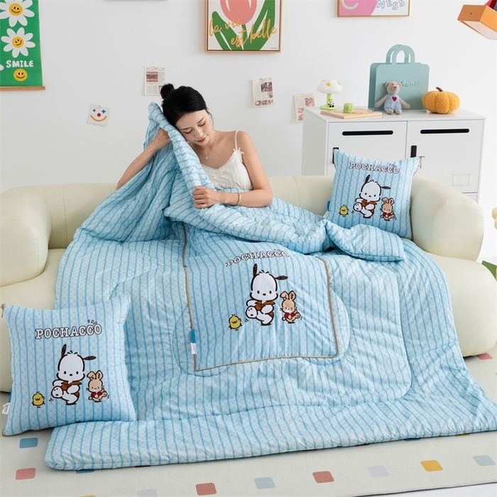 91家纺网 家纺一手货源 找家纺 照世家纺 2024新款三丽鸥抱枕被（优惠卷后价格不能低于56/75/88） 帕恰狗-蓝