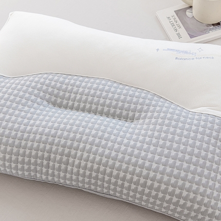 91家纺网 家纺一手货源 找家纺 （总）珍贝家纺 2024新款冬季短毛绒针织牵引枕安颈一号枕头枕芯